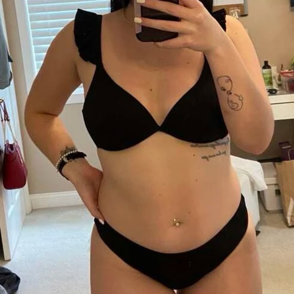 New Inventory 💣Ribbed Frill Trim Push Up Bikini Swimsuit💣 - Picture 9 of 9